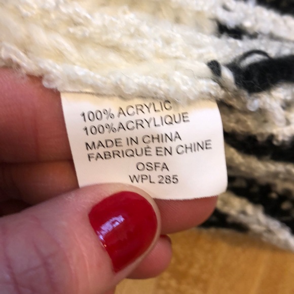 White and Black Winter Hat - Picture 4 of 8